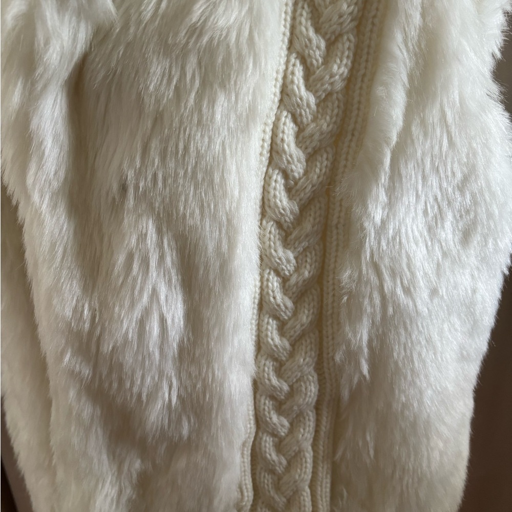 VINTAGE! Donna Saylers’ Fabulous Furs White Faux Fur Vest - Picture 3 of 6